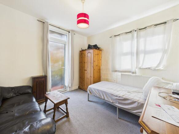 4 bed Apartment for sale Image 8