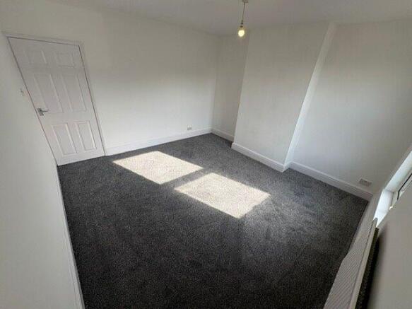 2 bed Terraced to rent Image 6