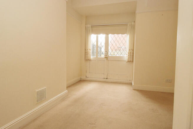 2 bed Ground Flat for sale Image 5