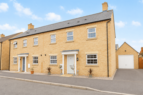 Willowherb Way, Stotfold, Hitchin, SG5