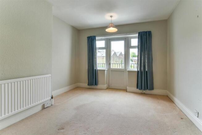 bedroom 1.JPG