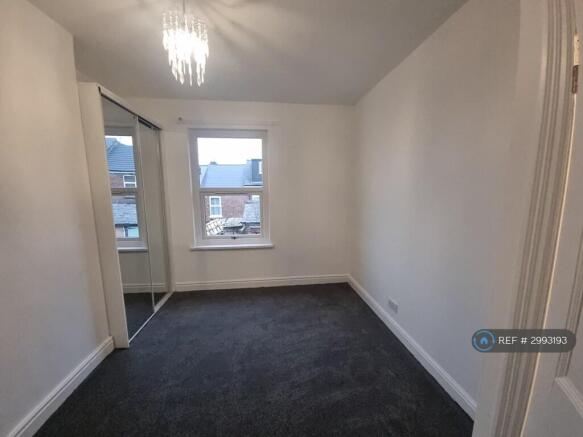 2 bed Terraced to rent Image 4