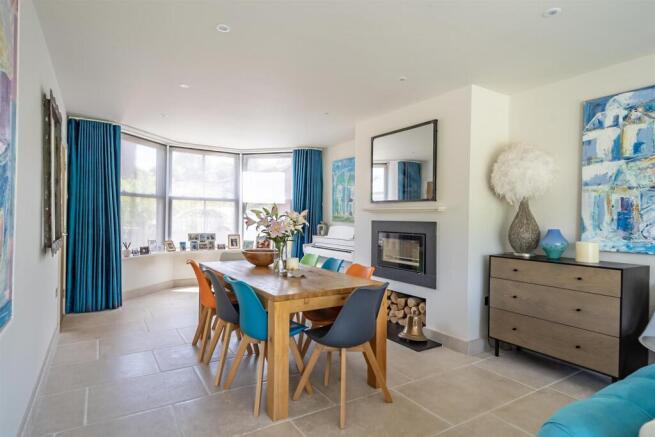 6 bed House for sale Image 8