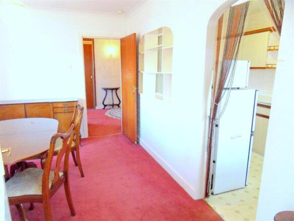 dining room onto kitchen