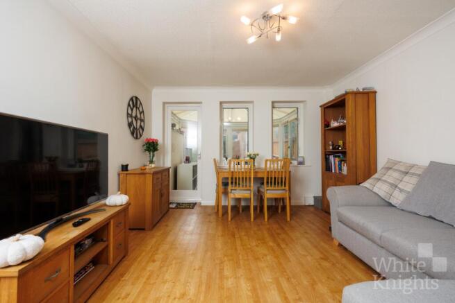 Beaconsfield Way, Earley, Reading, Berkshire, RG6 5UX photo 4
