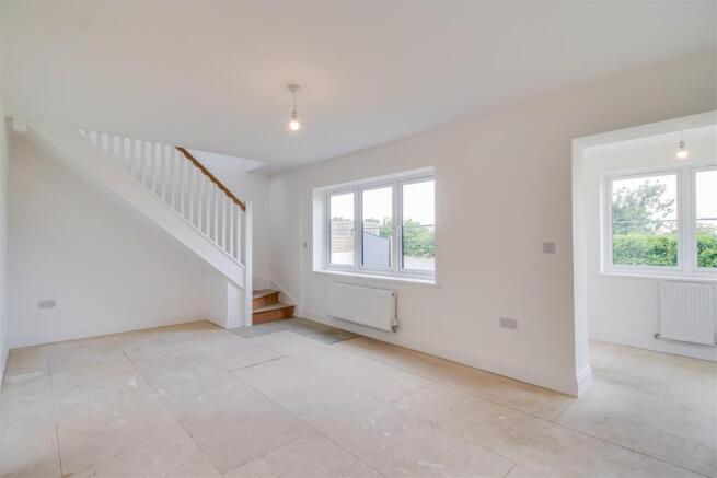 5 bed Semi-Detached for sale Image 4