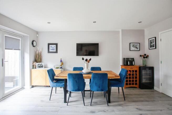 4 bed Town House for sale Image 8
