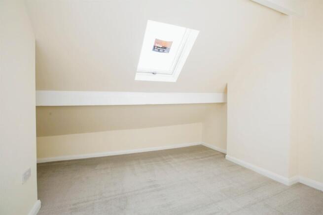4 bed Terraced to rent Image 8
