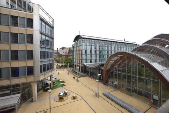 2 bed Apartment to rent Image 9
