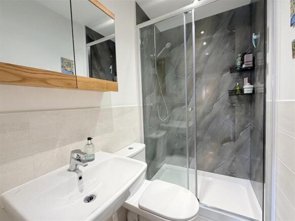 4 bed Detached for sale Image 7