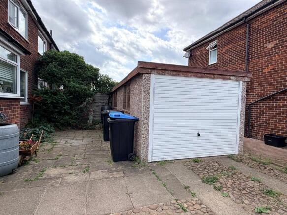 3 bed Semi-Detached for sale Image 10