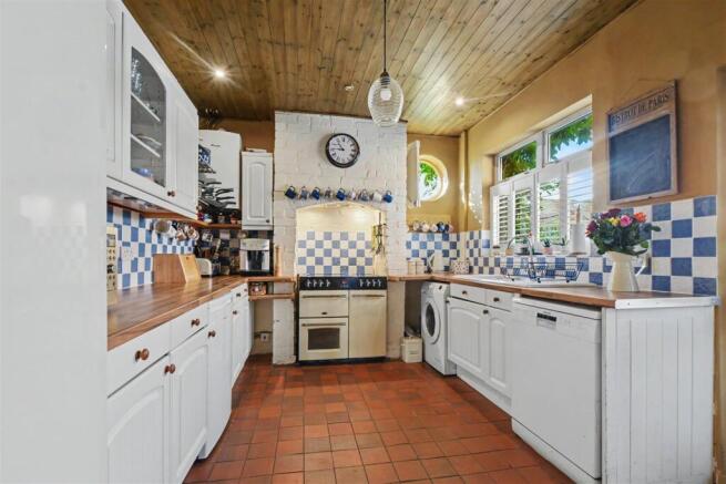 Kitchen_1.jpeg