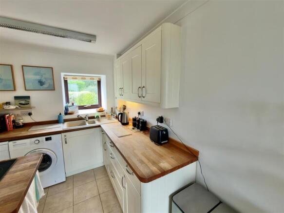 Kitchen 4.jpg