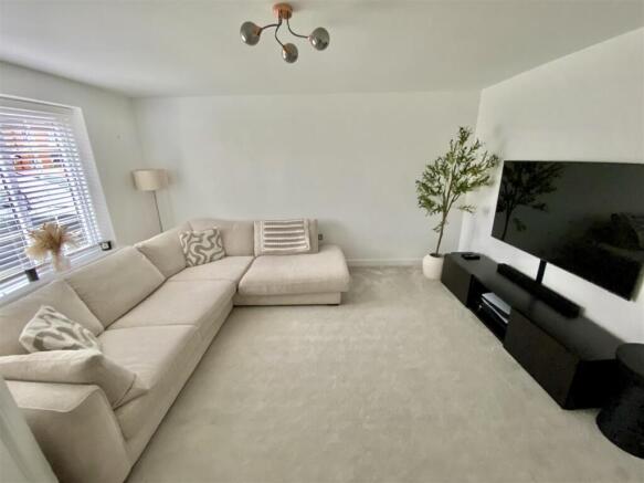4 bed Semi-Detached for sale Image 7