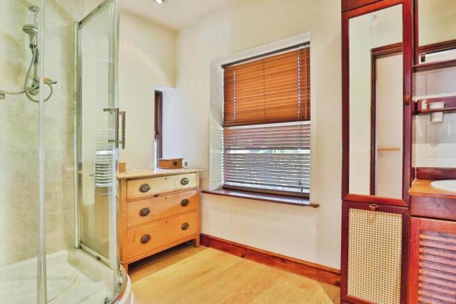 4 bed Detached for sale Image 11