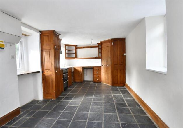 KITCHEN/BREAKFAST