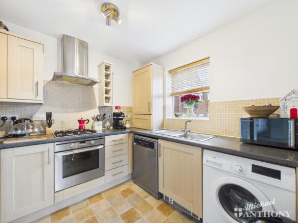 CAM02773G0-PR0383-STILL007