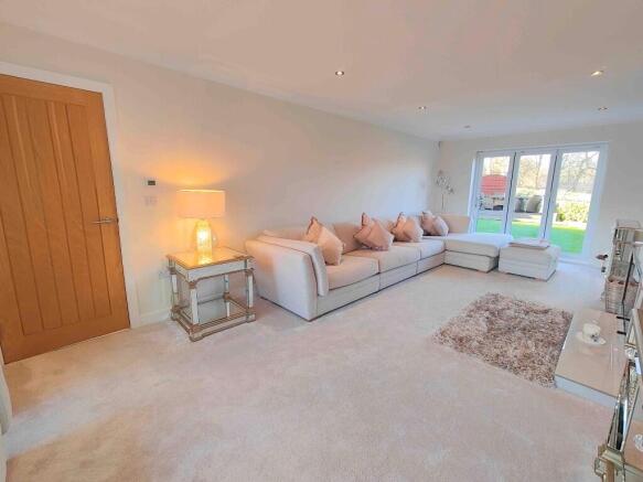 5 bed Detached for sale Image 7