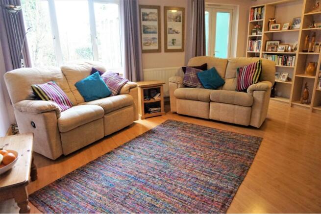 Lounge/Dining Room