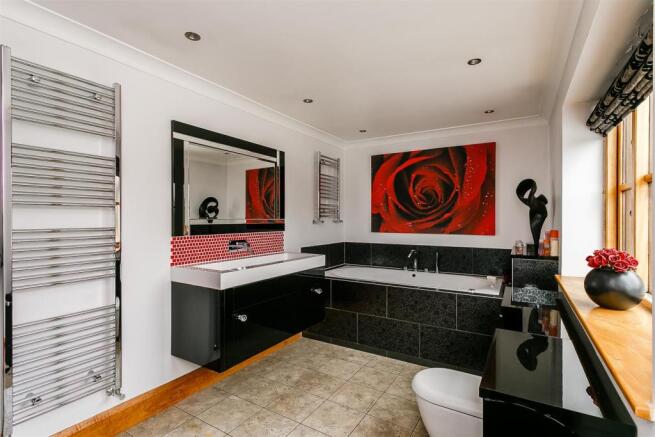 8300160-interior15.jpg