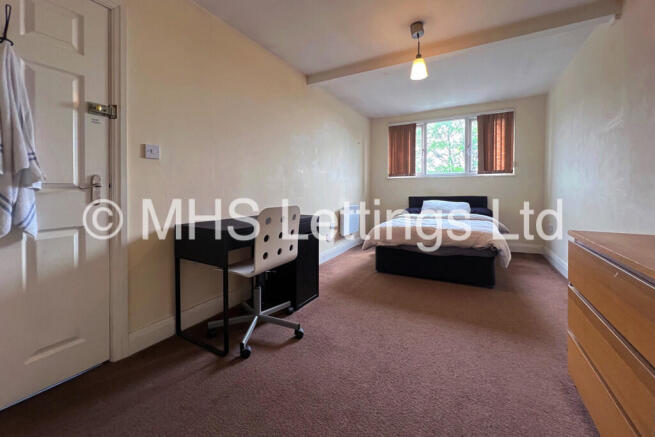 3 bed Flat to rent Image 4