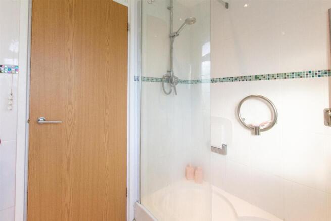 1 Marbles Rd - shower .jpg