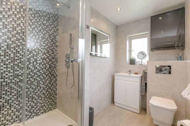 Ensuite to Bed 1