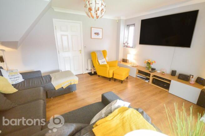4 bed Semi-Detached to rent Image 5