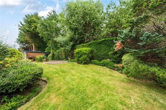 5 bed Detached for sale Image 9