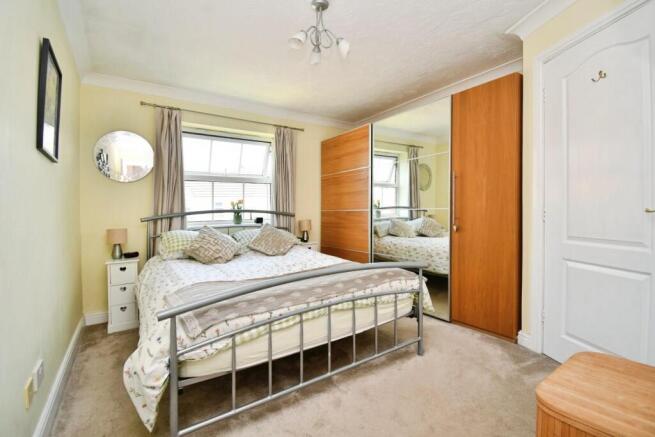 5 bed Detached for sale Image 11