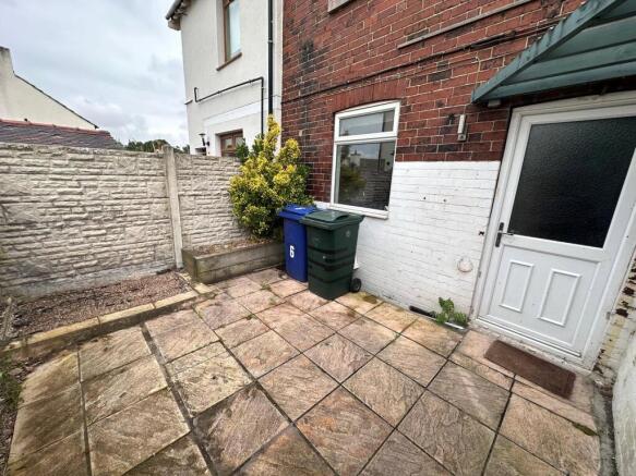 2 bed Semi-Detached to rent Image 9