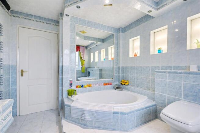 Bathroom_2.jpeg