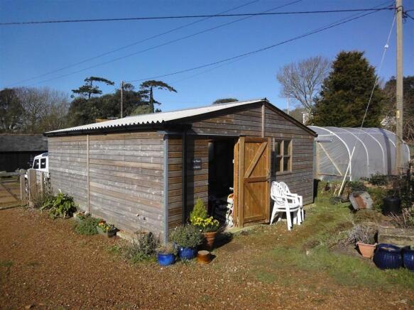 DOUBLE GARAGE: