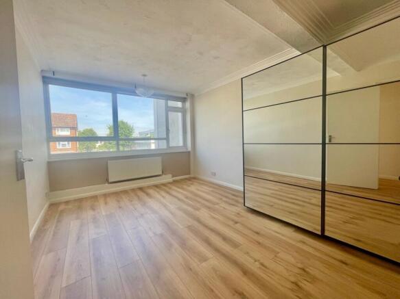 Hutton Road, Shenfield, BRENTWOOD, CM15 photo 5