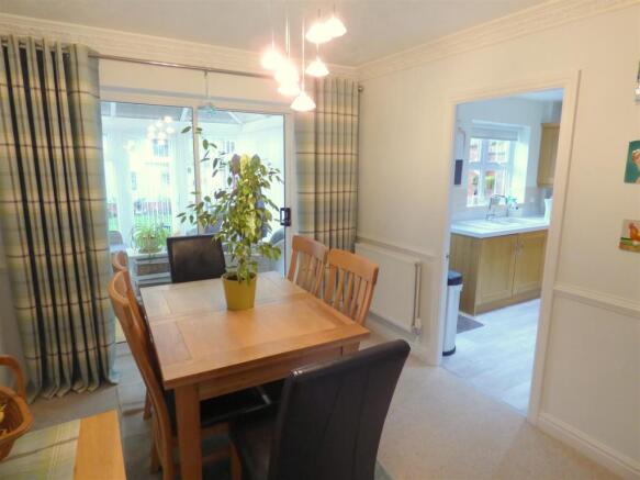 DININGROOM2.JPG