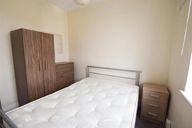 5 bed House to rent Image 5