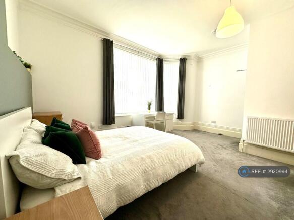 8 bed End of Terrace to rent Image 8