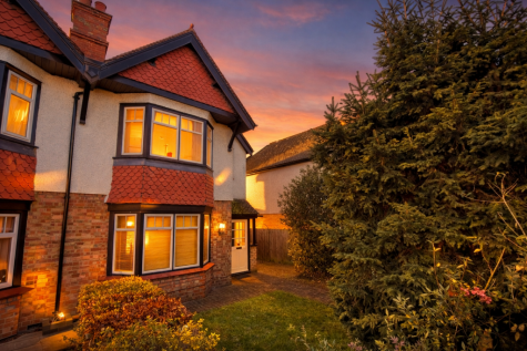 Buckingham Road, Bletchley, Milton Keynes, MK3 5HJ
