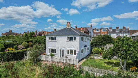 With Stunning Countryside Views In Burwash