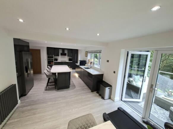 4 bed Detached for sale Image 7