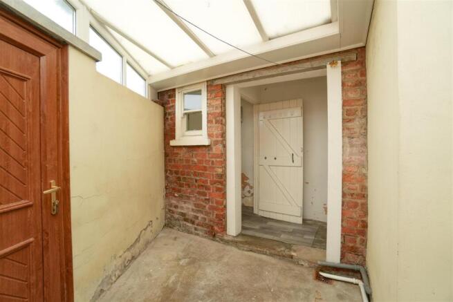 2 bed Terraced to rent Image 12