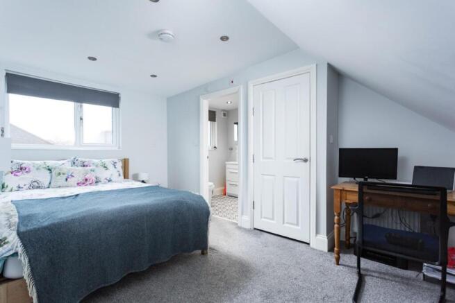 4 bed Semi-Detached for sale Image 9