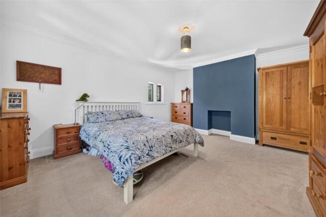 5 bed Detached for sale Image 10