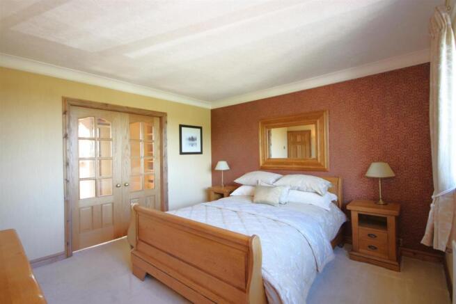 MASTER BEDROOM SUITE