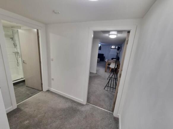 Studio to rent Image 12