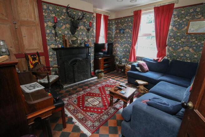 SITTING / DINING ROOM