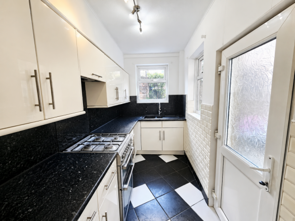 2 bed Terraced for sale Image 5