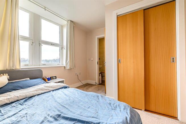 2 bed Apartment for sale Image 9