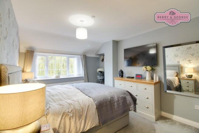 MAIN BEDROOM
