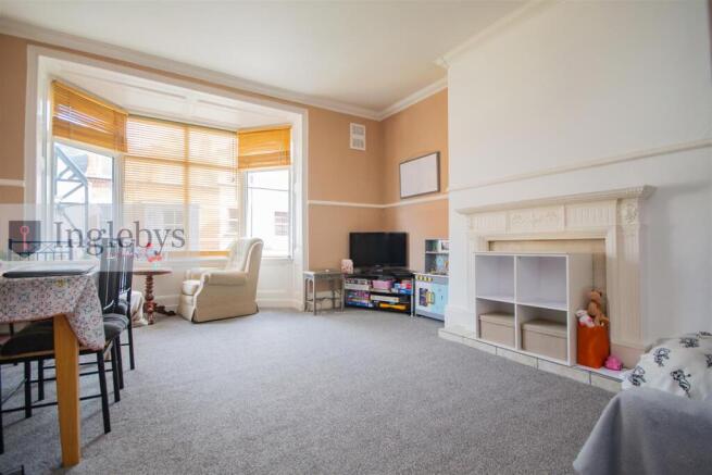 3 bed Flat for sale Image 3